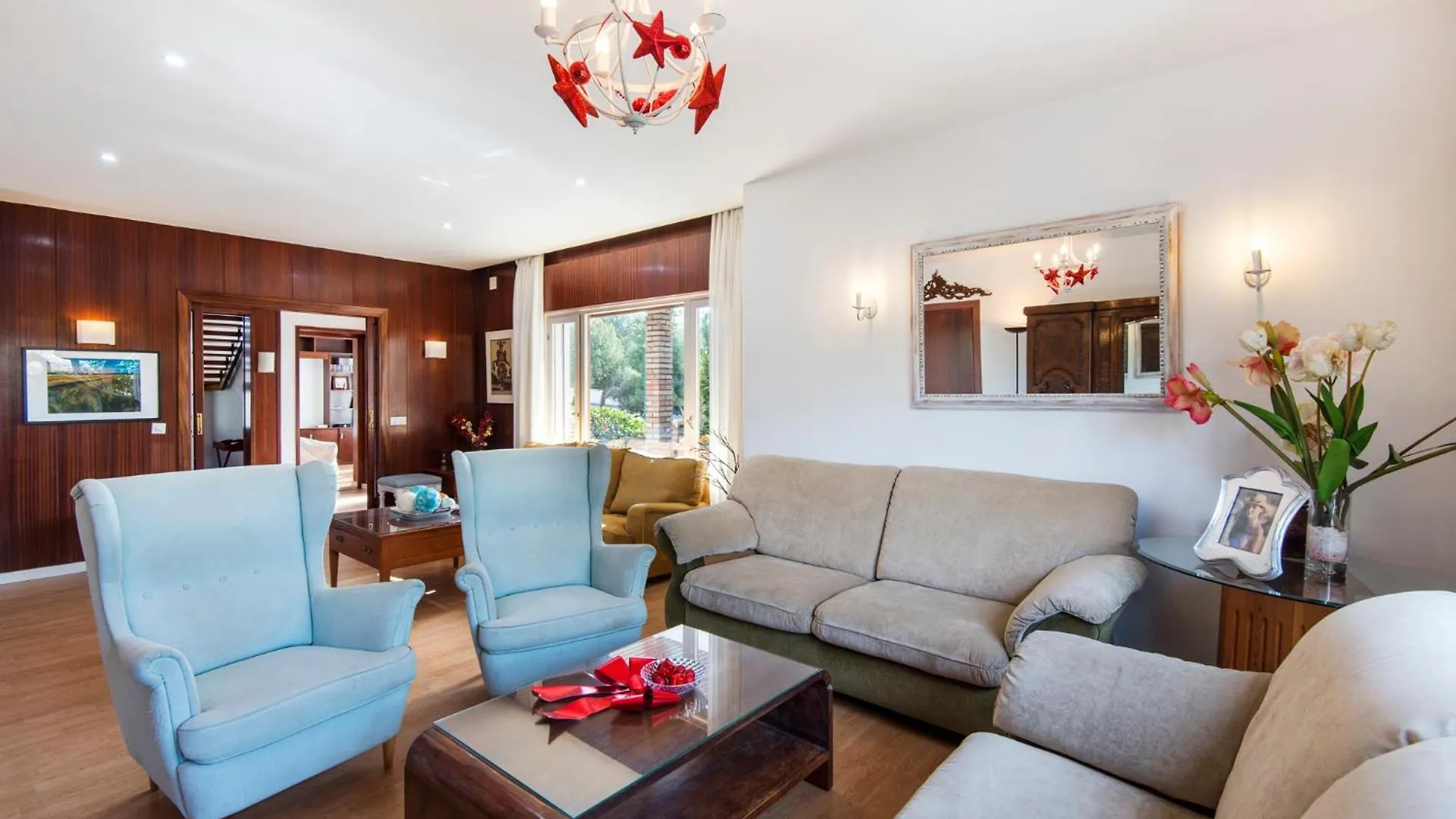 Dom wakacyjny Queen Of The Ocean Villa: Stately Style House With Pool Malaga
