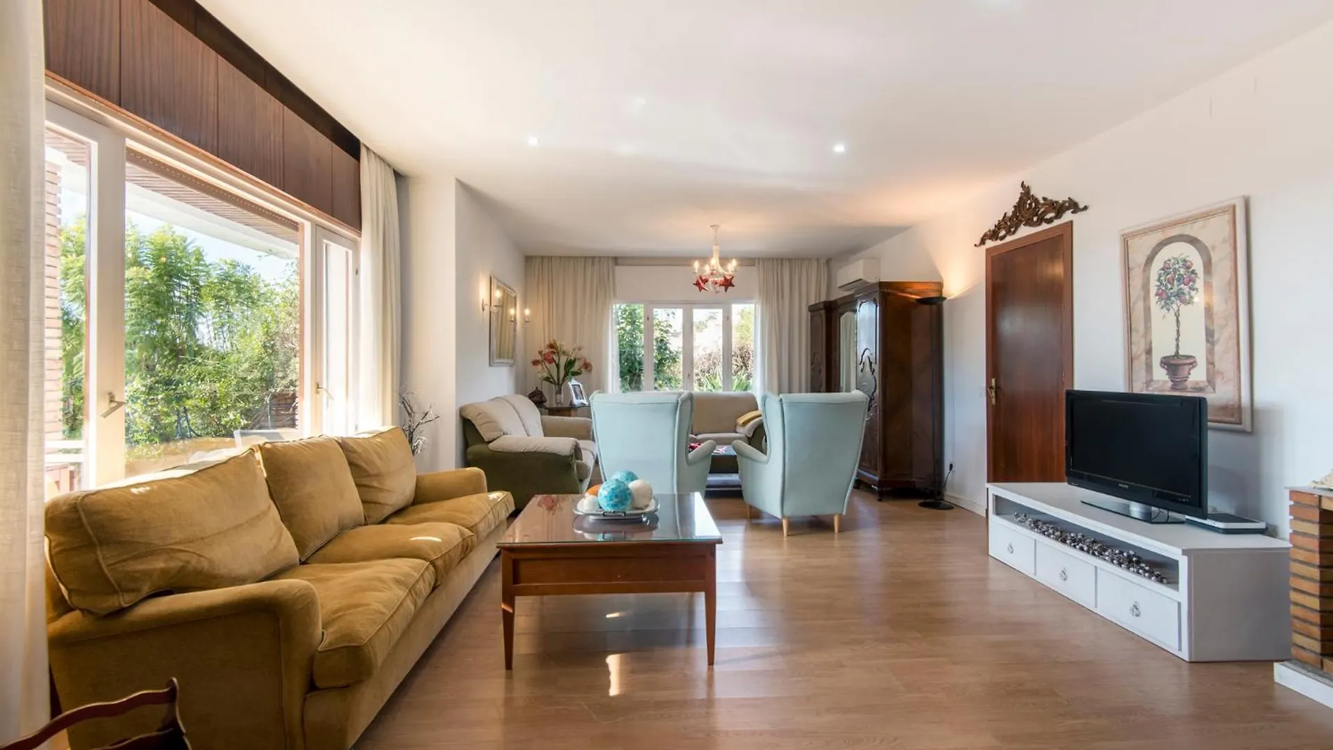 Дом отдыха Queen Of The Ocean Villa: Stately Style House With Pool Малага