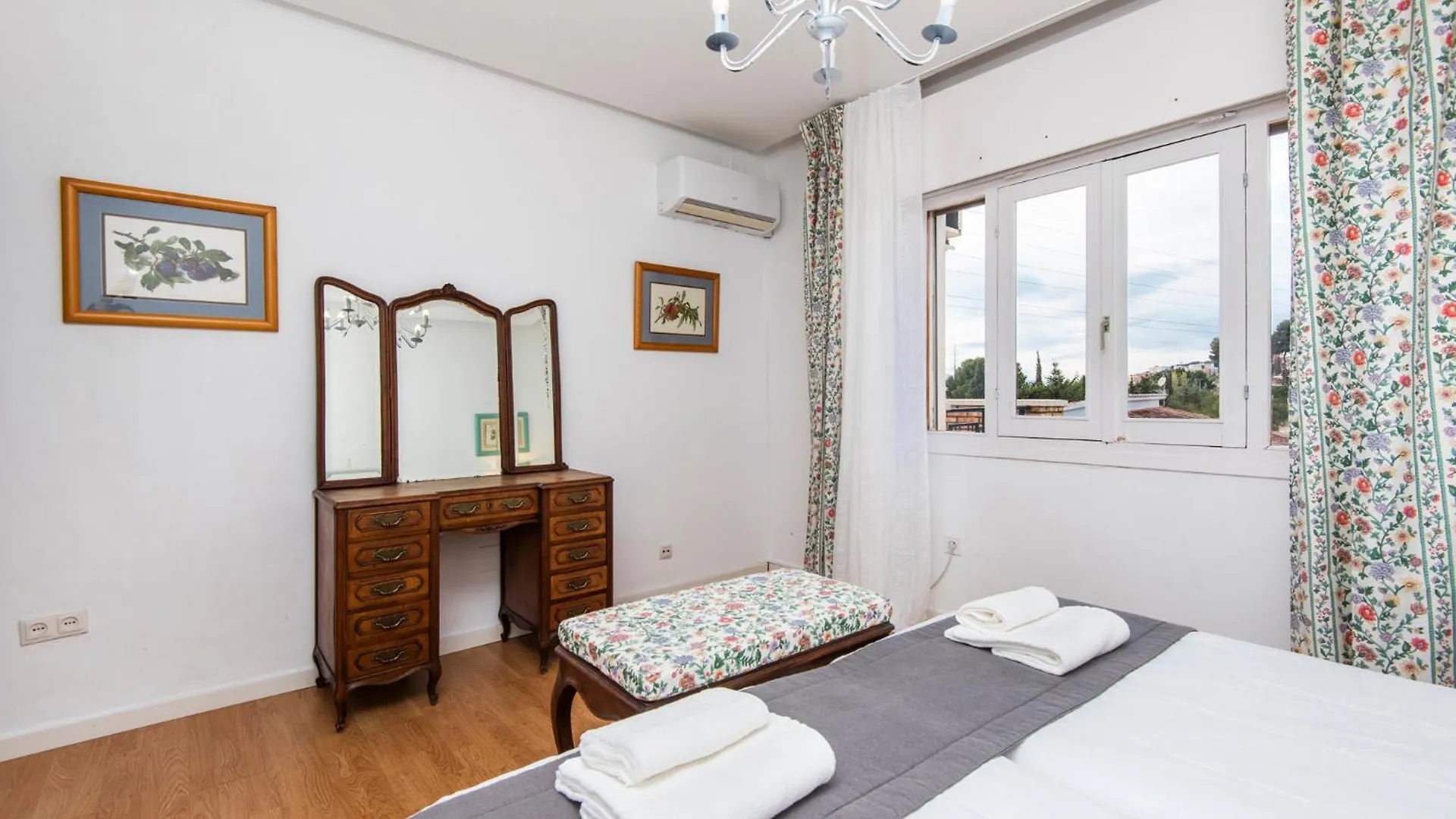 Queen Of The Ocean Villa: Stately Style House With Pool Малага