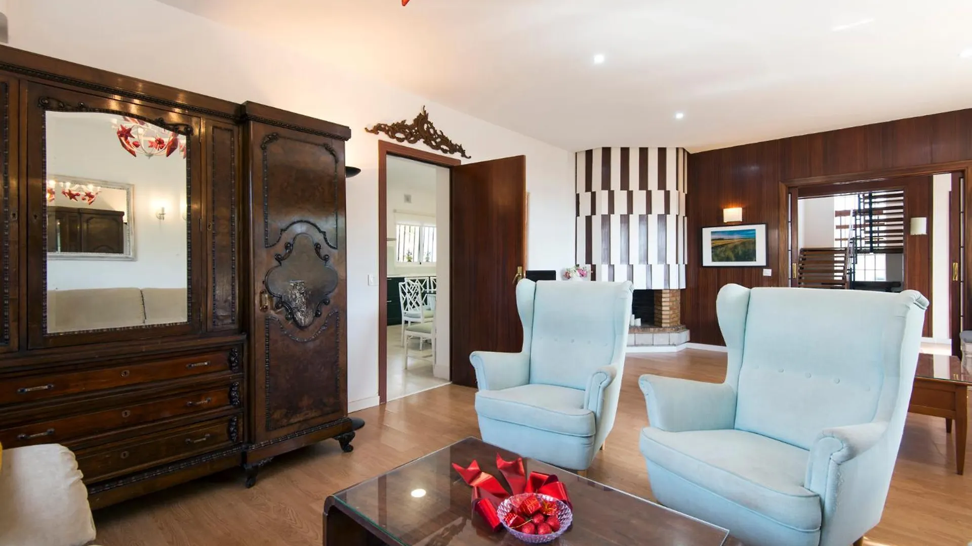 Queen Of The Ocean Villa: Stately Style House With Pool Малага Дом отдыха
