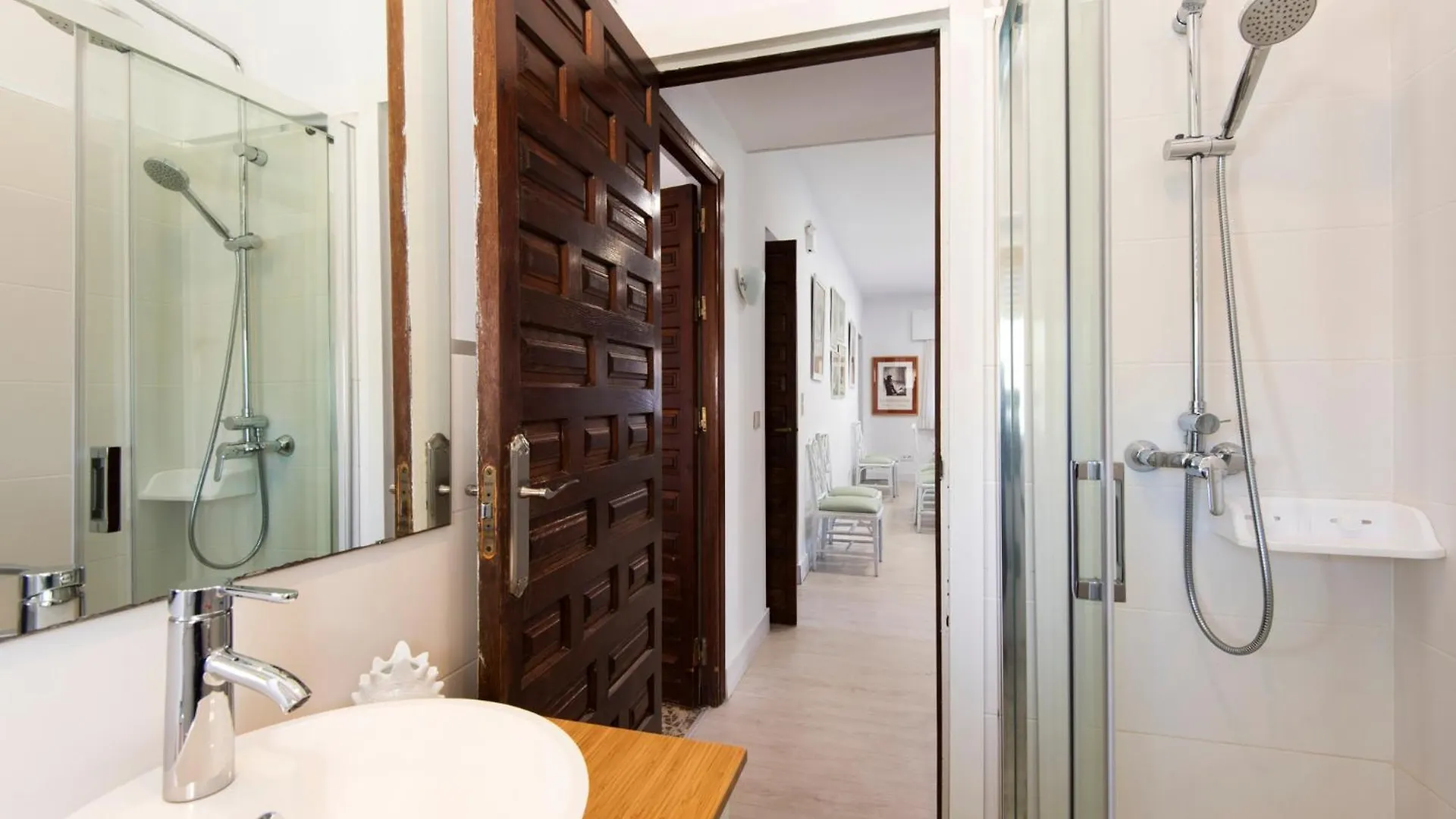 Дом отдыха Queen Of The Ocean Villa: Stately Style House With Pool Малага Испания