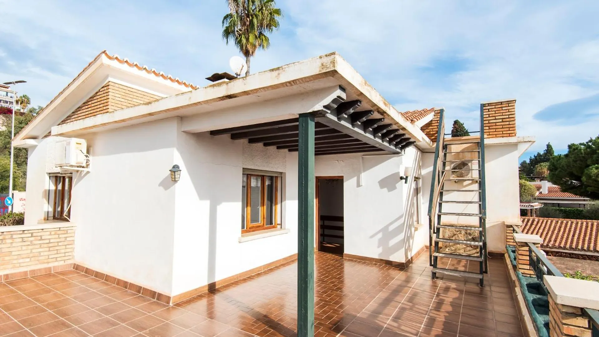 Дом отдыха Queen Of The Ocean Villa: Stately Style House With Pool Малага Испания